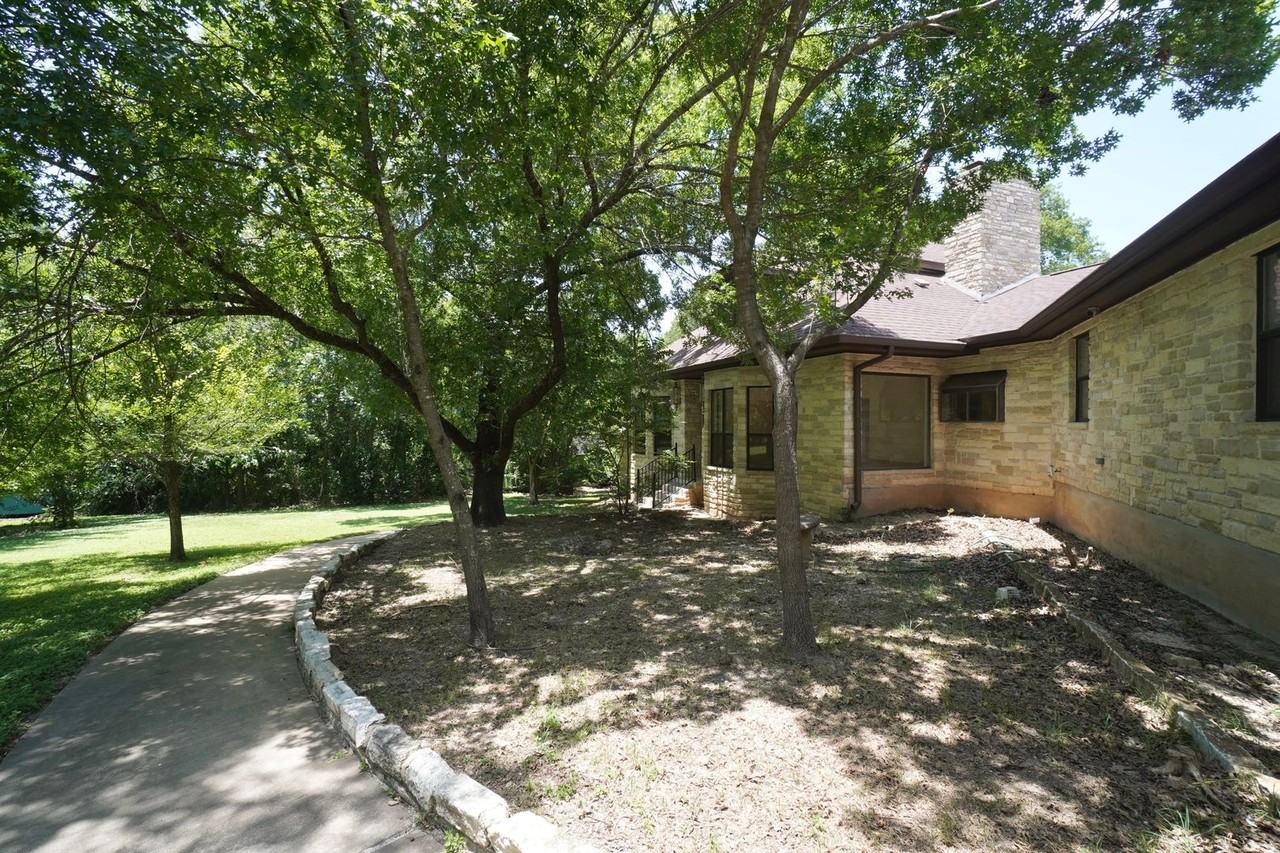 8 Woodhollow Trl - Photo 3 of 50