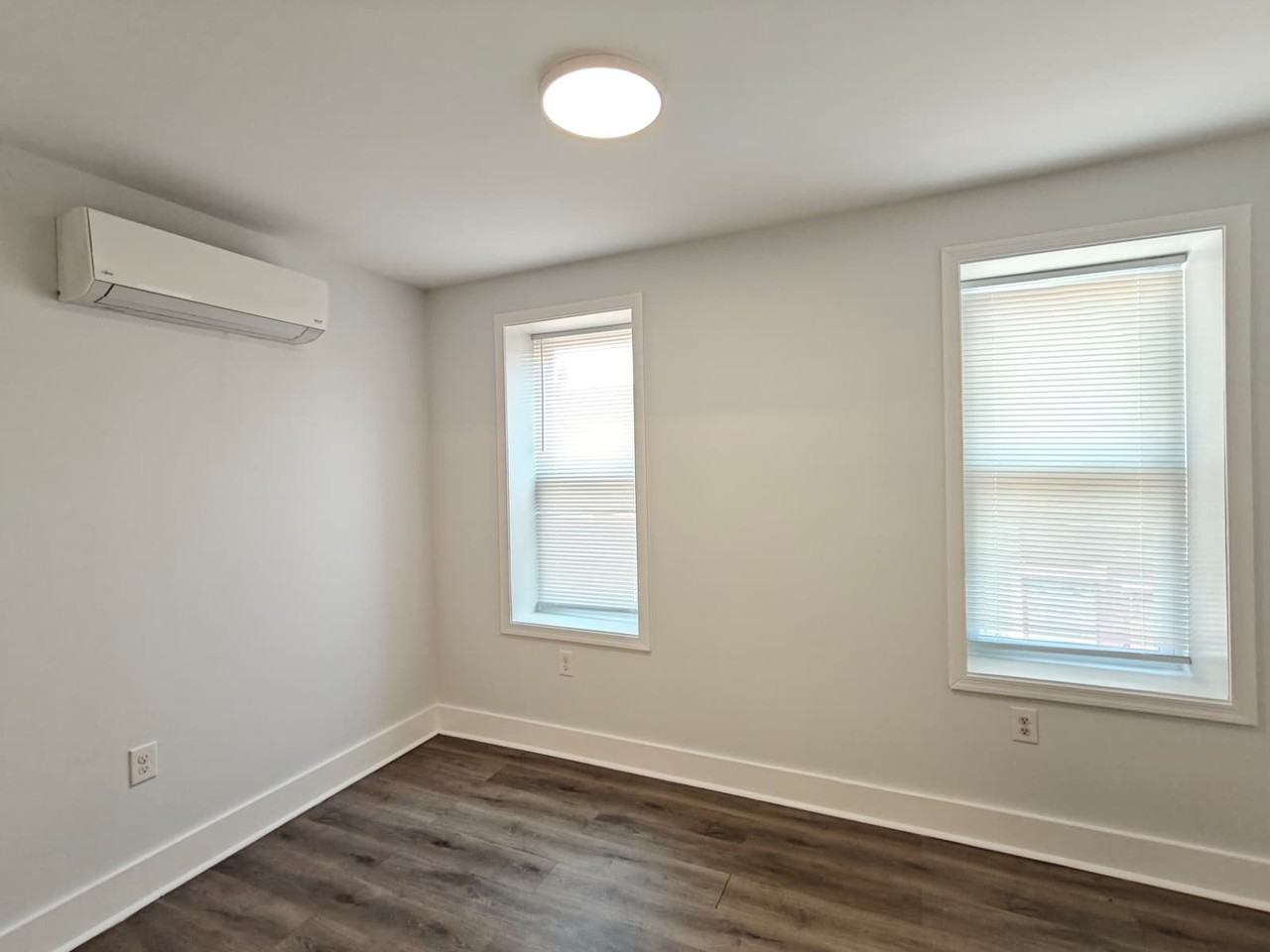 3122 N Chadwick St - Photo 2 of 10