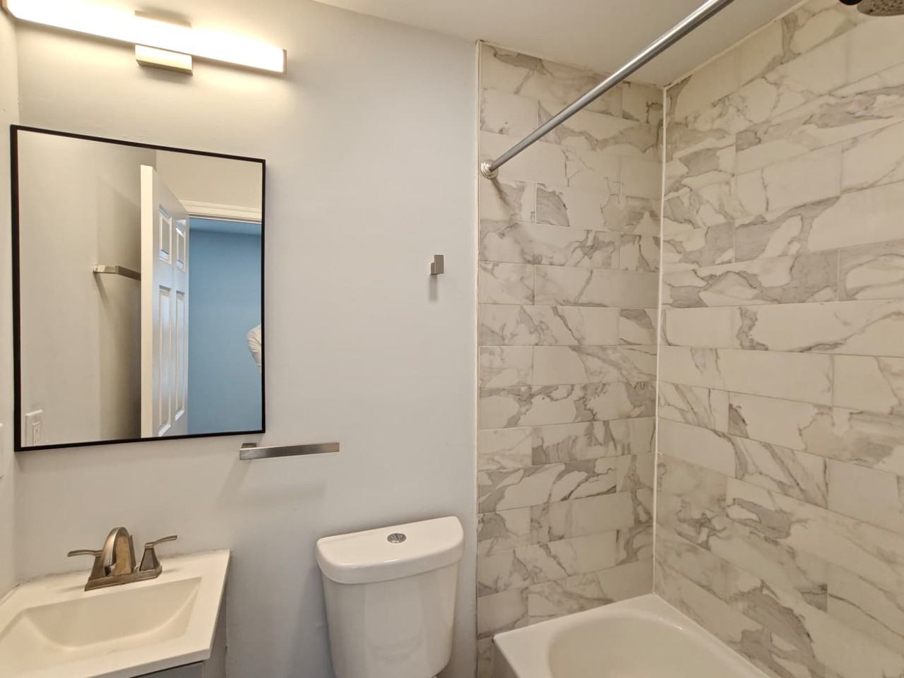 3122 N Chadwick St - Photo 3 of 10