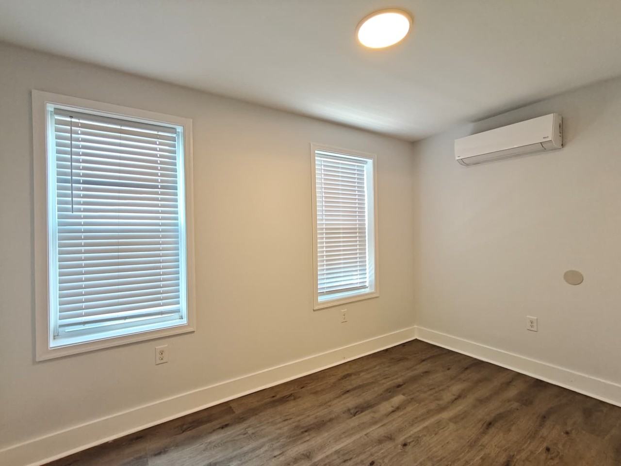 3122 N Chadwick St - Photo 5 of 10
