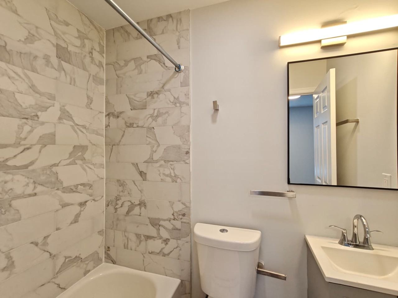 3122 N Chadwick St - Photo 6 of 10