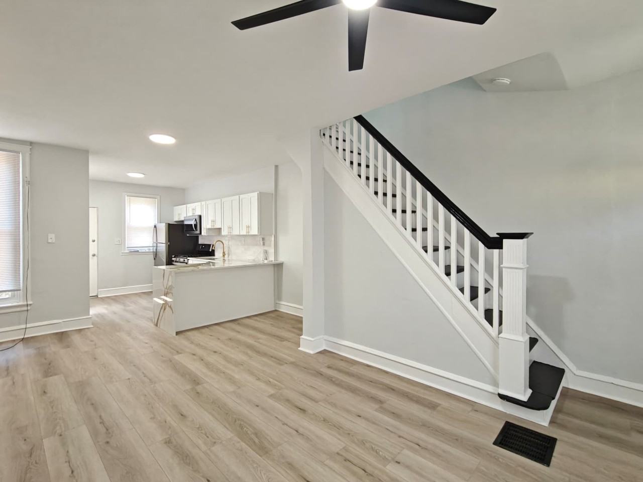 3032 N Stillman St - Photo 6 of 12