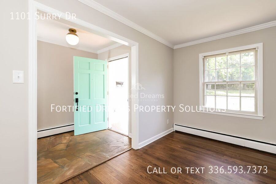 1101 Surry Dr - Photo 4 of 21