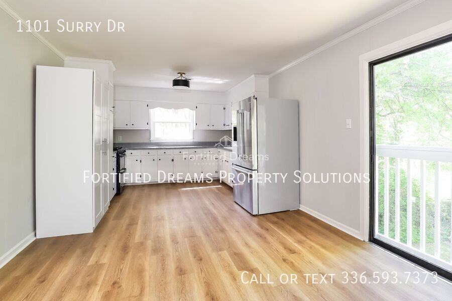 1101 Surry Dr - Photo 5 of 21