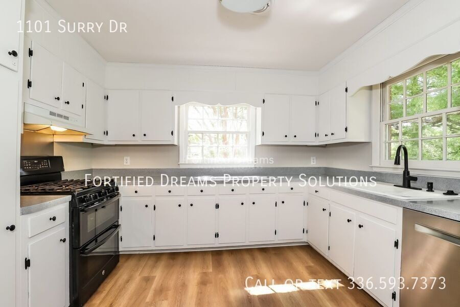 1101 Surry Dr - Photo 7 of 21
