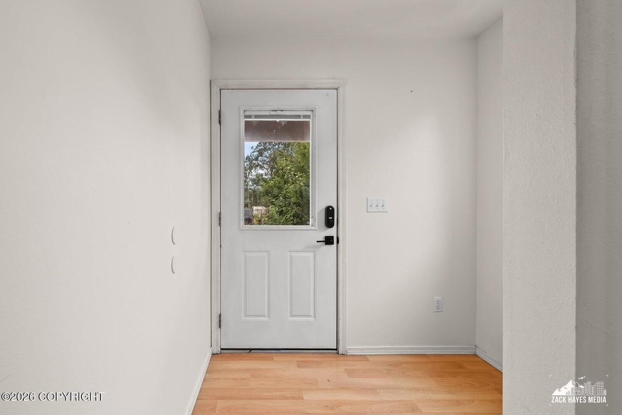 635 Pearl Dr - Photo 3 of 44