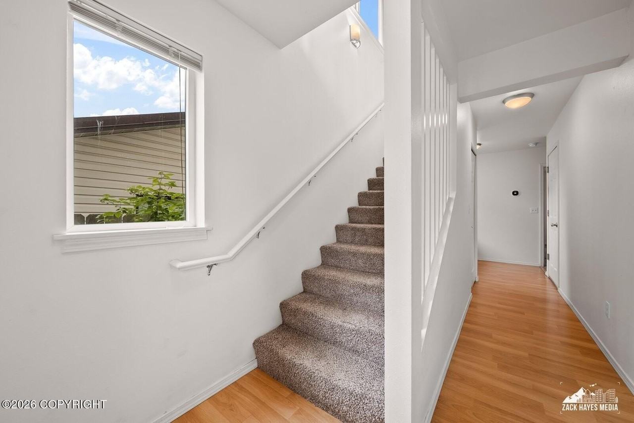 635 Pearl Dr - Photo 4 of 44