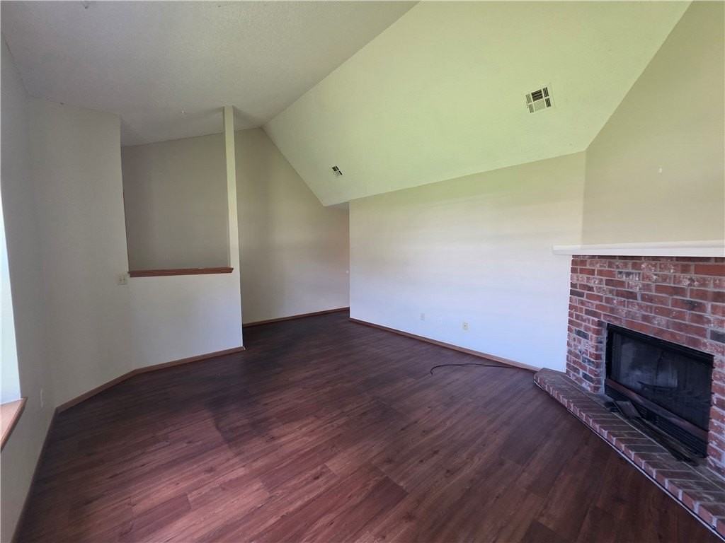2430 W Gum St - Photo 3 of 16