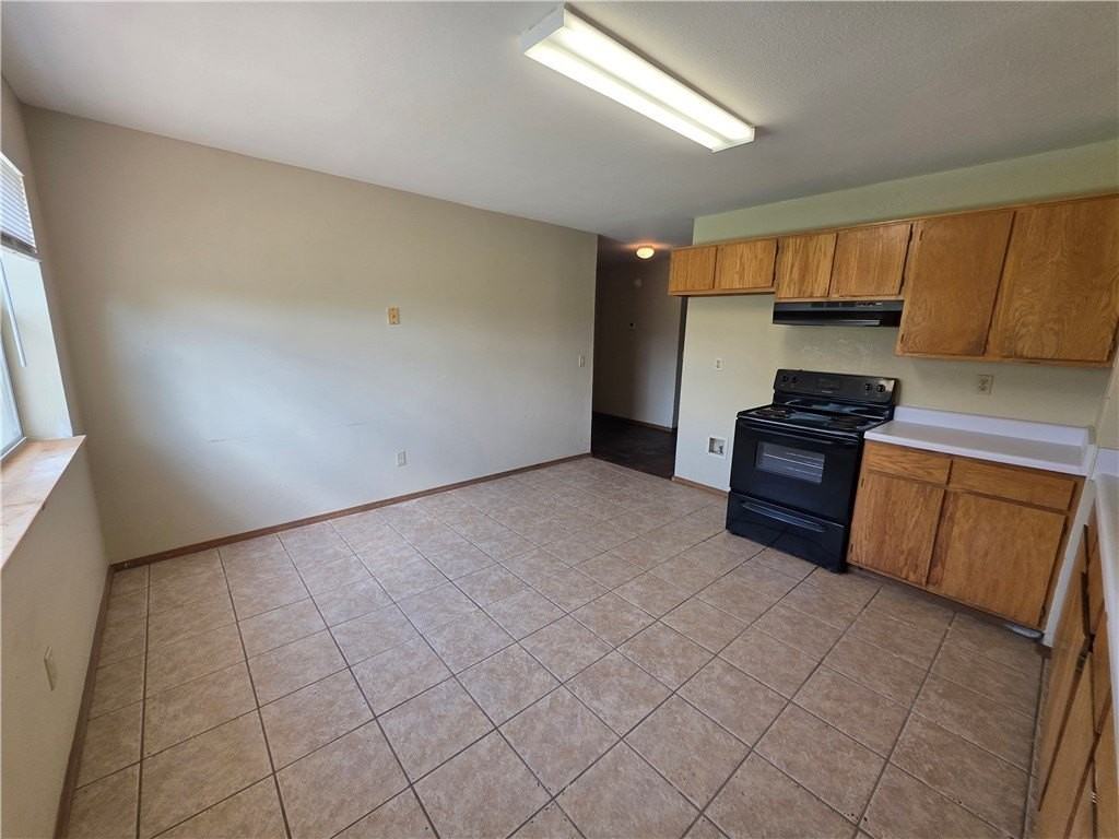 2430 W Gum St - Photo 4 of 16
