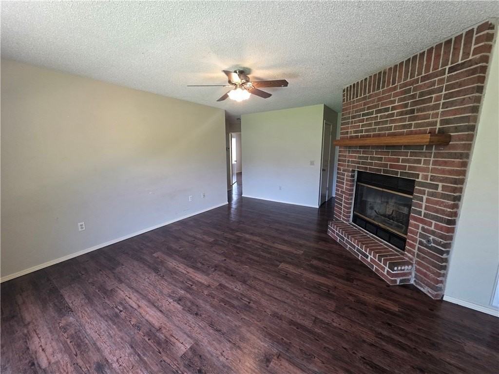 2703 W Beech St - Photo 2 of 15