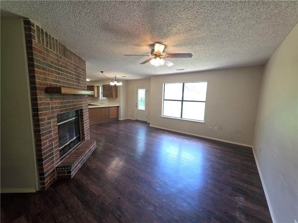 2703 W Beech St - Photo 3 of 15