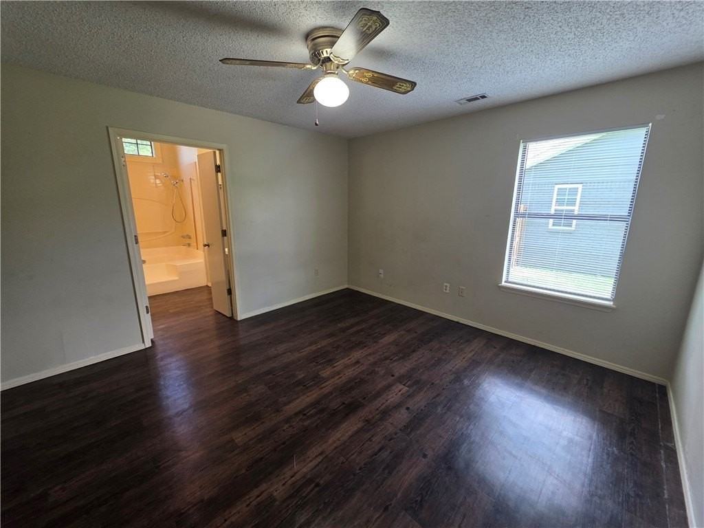 2703 W Beech St - Photo 6 of 15