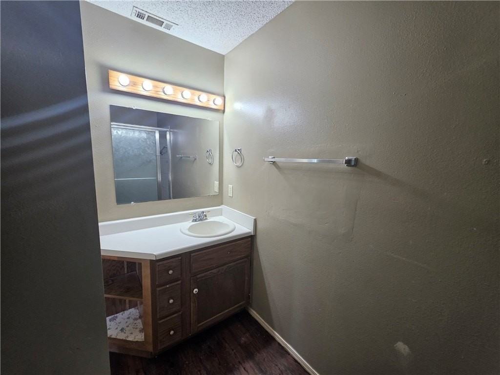 2703 W Beech St - Photo 7 of 15