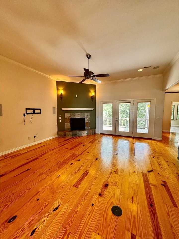 723 Lakeview Dr - Photo 4 of 32