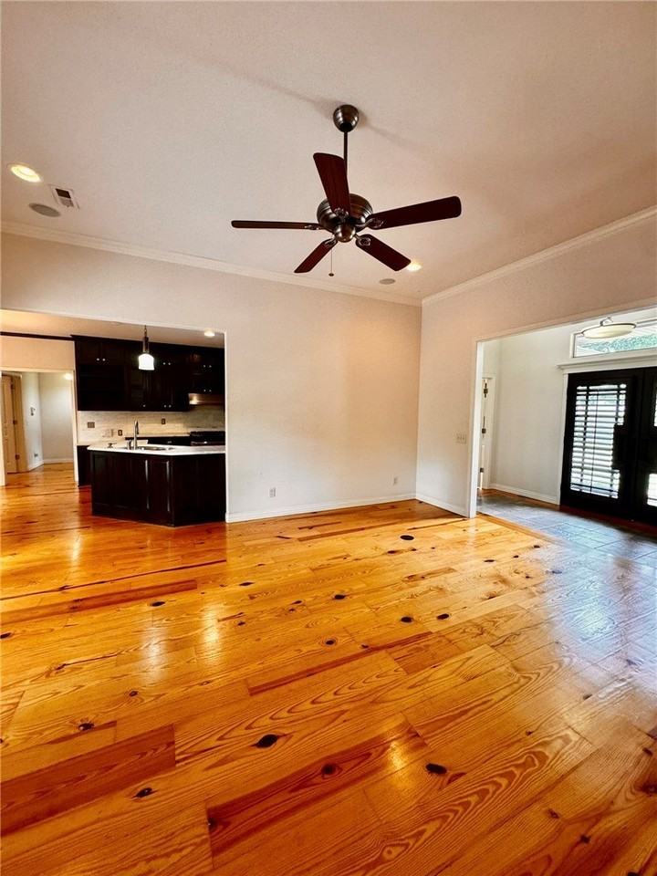 723 Lakeview Dr - Photo 5 of 32