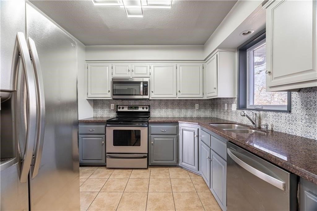 13 Connie Ln - Photo 7 of 32
