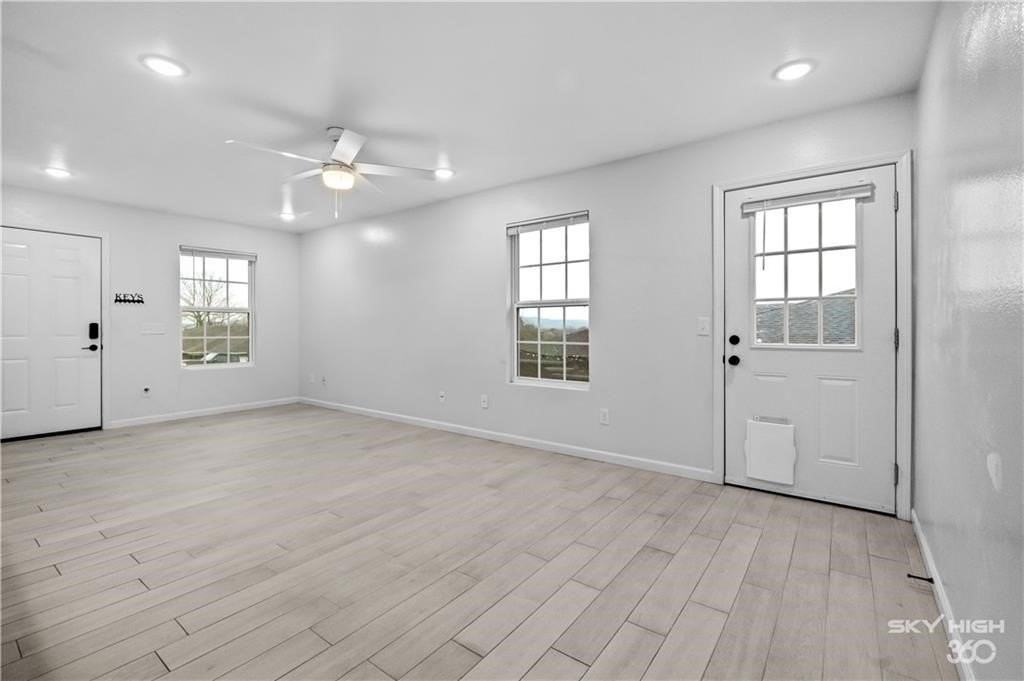 731 S Erika Ave - Photo 3 of 23