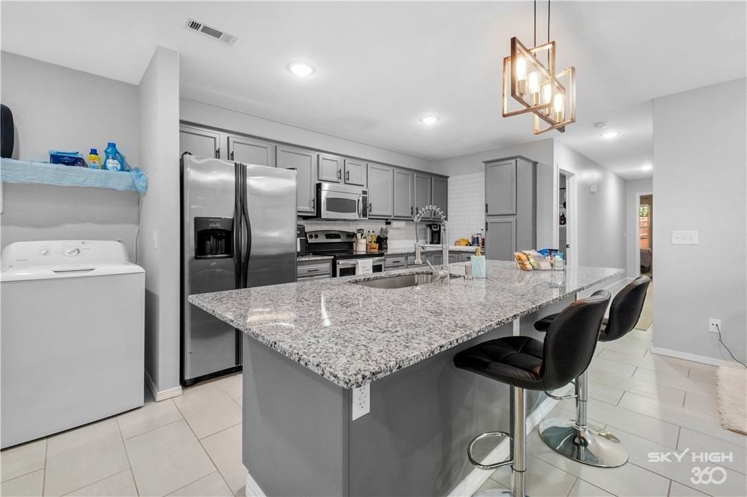 729 S Erika Ave - Photo 3 of 25