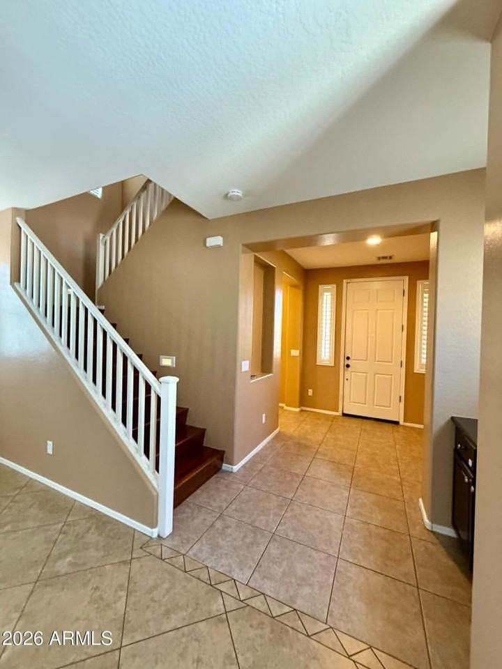 8821 S 40th Dr - Photo 3 of 18