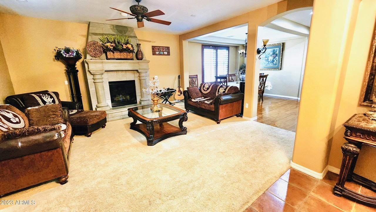 3094 S Ashley Dr - Photo 3 of 42