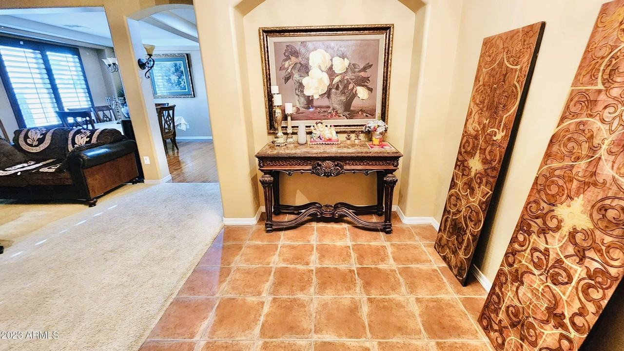 3094 S Ashley Dr - Photo 4 of 42