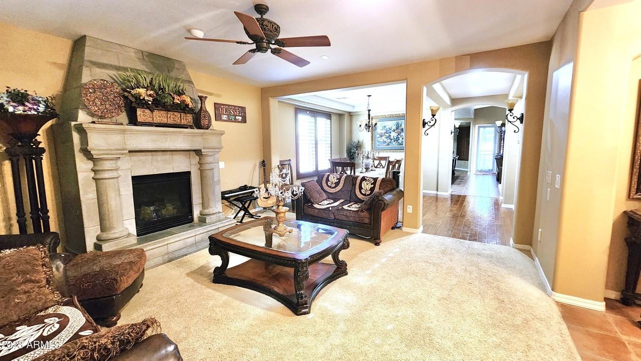 3094 S Ashley Dr - Photo 5 of 42