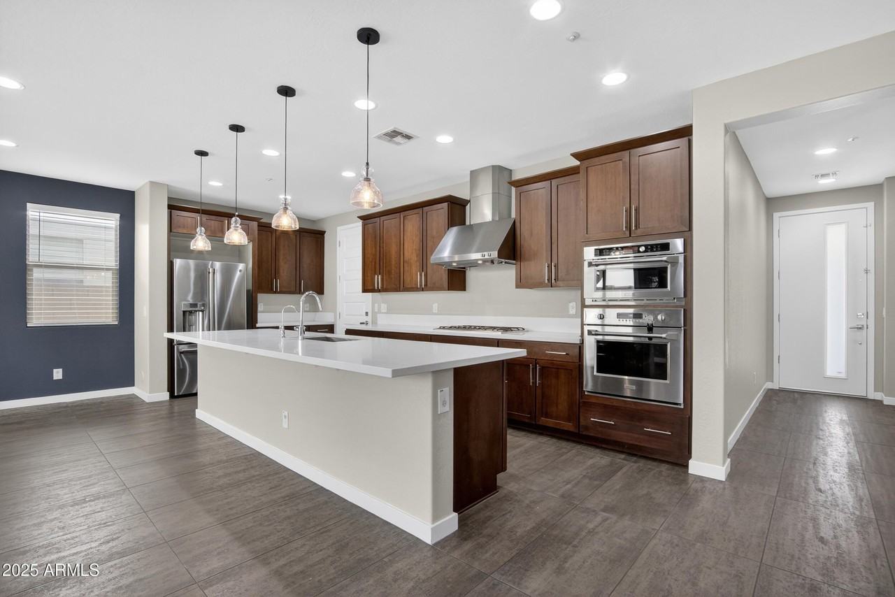 2350 W Gloria Ln - Photo 4 of 43