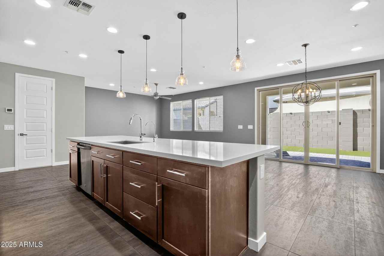 2350 W Gloria Ln - Photo 5 of 43