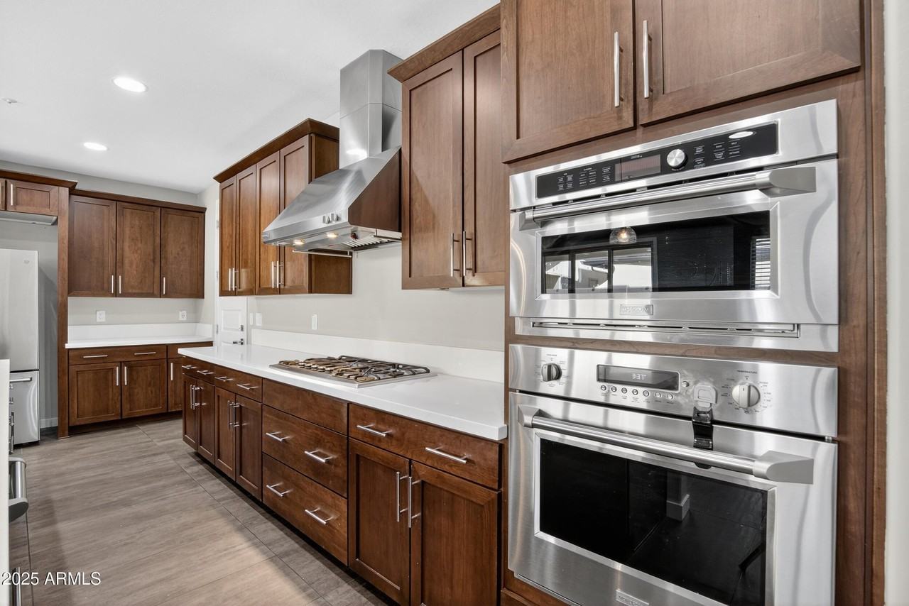 2350 W Gloria Ln - Photo 6 of 43