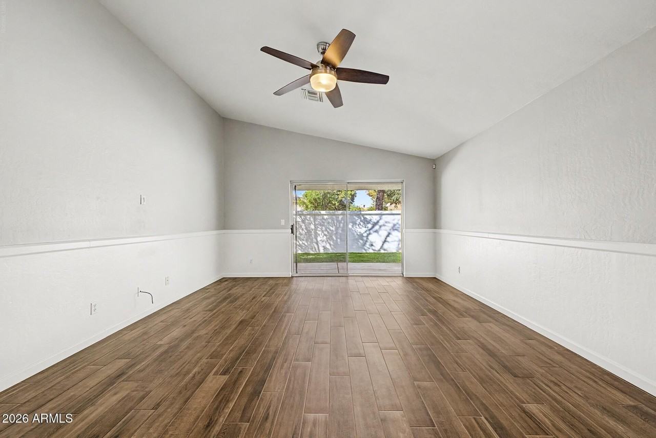 1321 N Malibu Ln - Photo 4 of 27