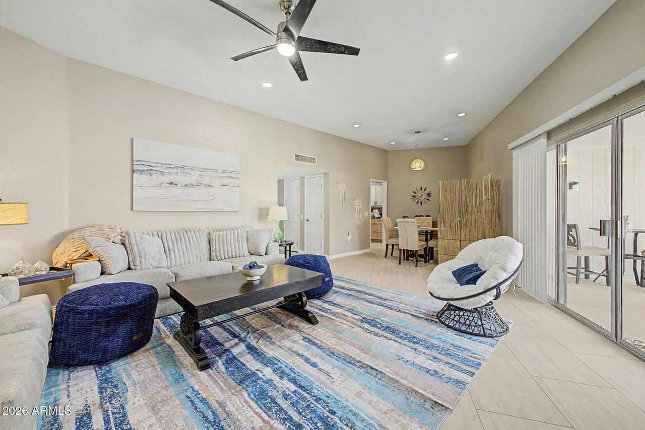 10454 W Palmeras Dr - Photo 2 of 25