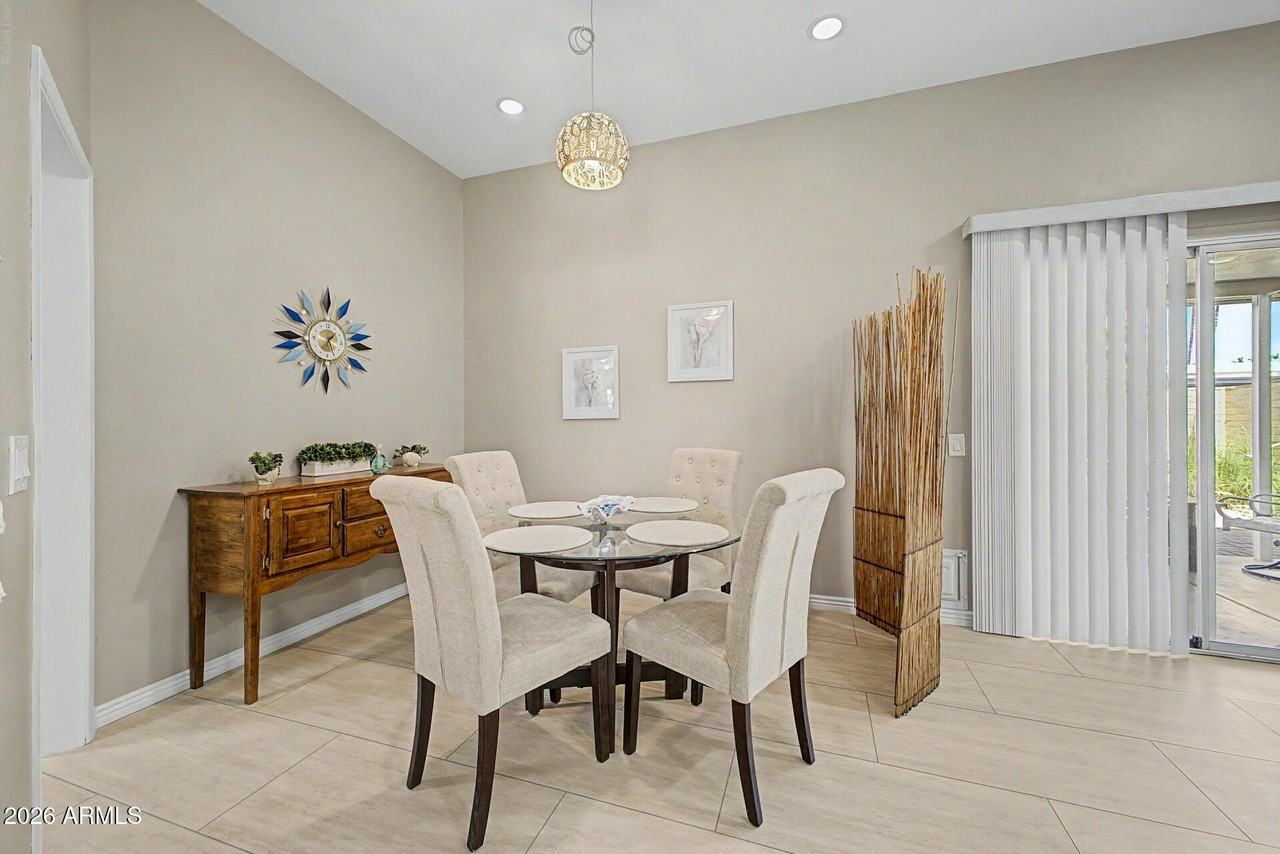 10454 W Palmeras Dr - Photo 3 of 25