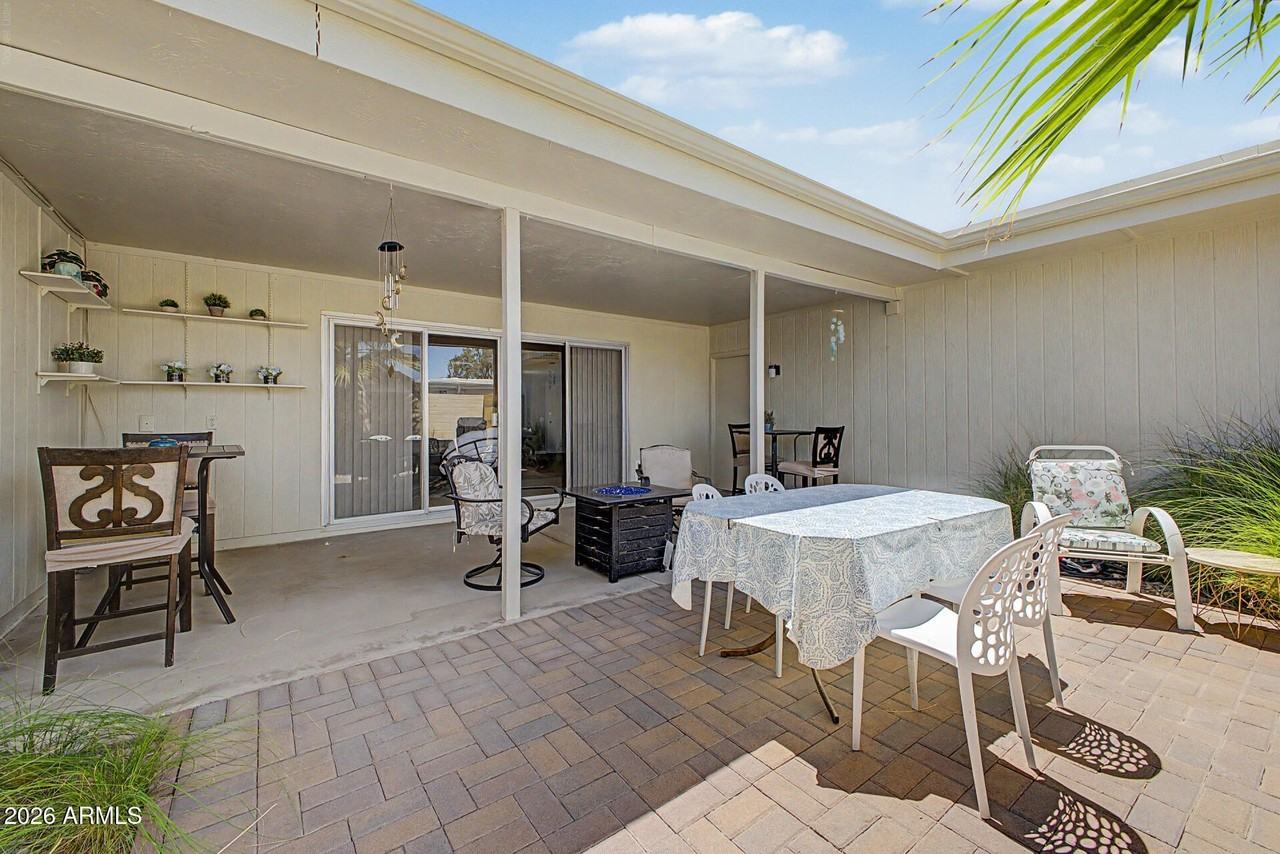 10454 W Palmeras Dr - Photo 4 of 25