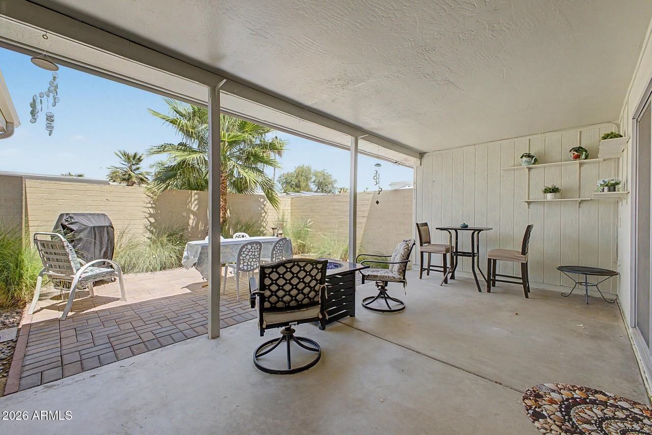 10454 W Palmeras Dr - Photo 5 of 25