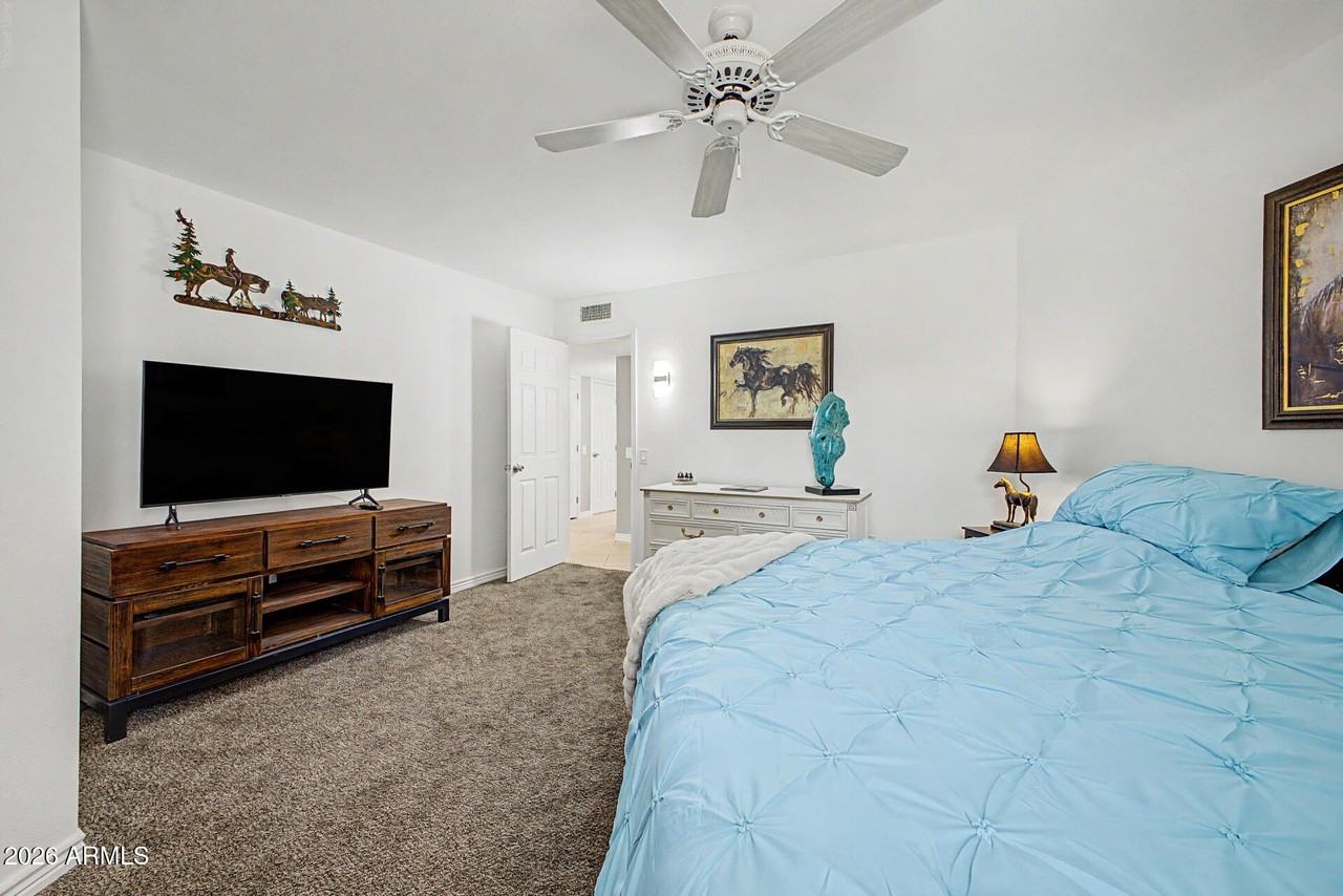 10454 W Palmeras Dr - Photo 6 of 25