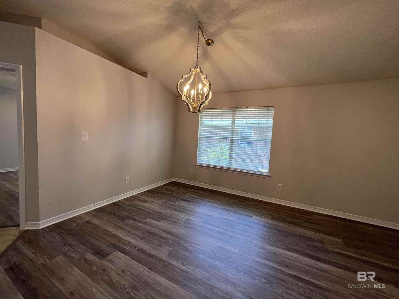 154 Cypress Ln - Photo 4 of 15