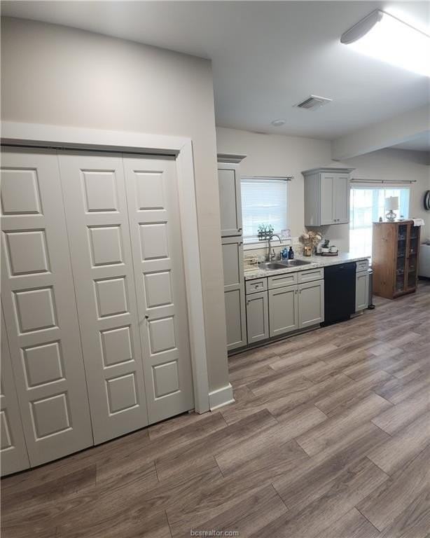 505 E 23rd St - Photo 5 of 10