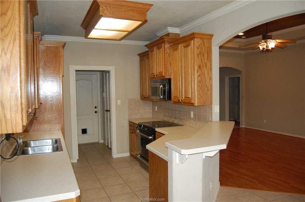 219 Rugen Ln - Photo 3 of 6