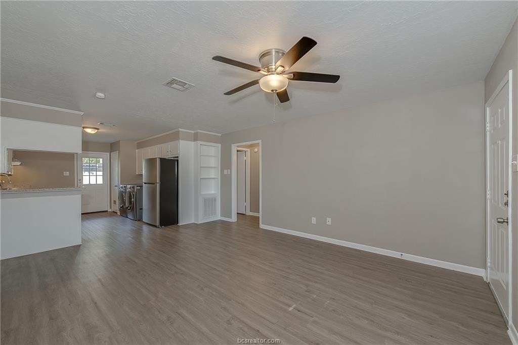 3917 Olive St #B - Photo 3 of 11