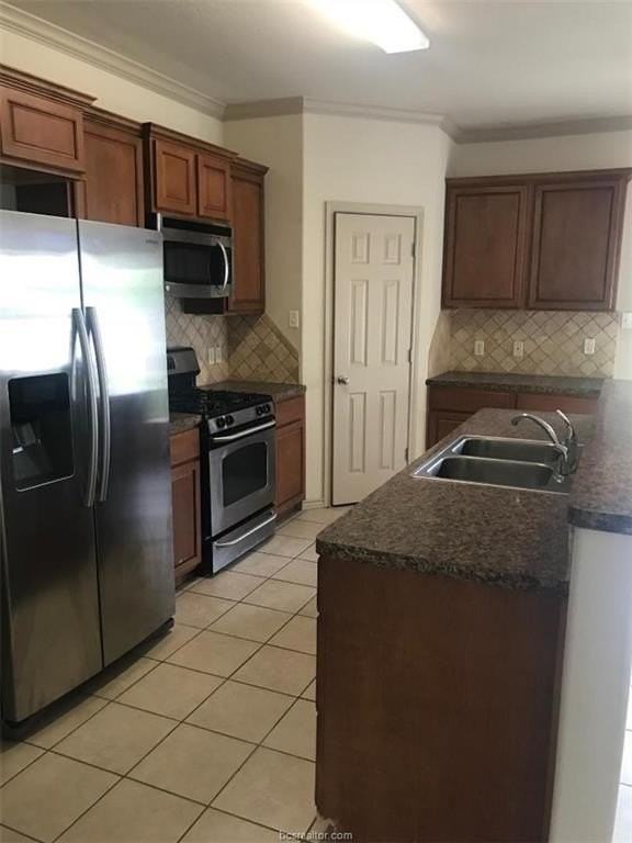2212 Brougham Pl - Photo 4 of 11