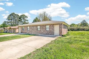 118 N Park St #B - Photo 1 of 1