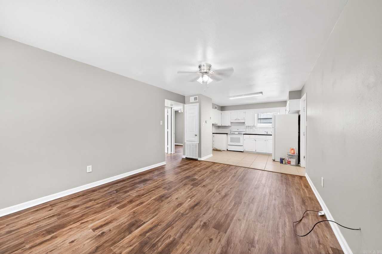 118 N Park St #B - Photo 3 of 25