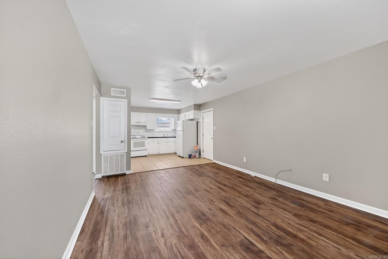 118 N Park St #B - Photo 4 of 25