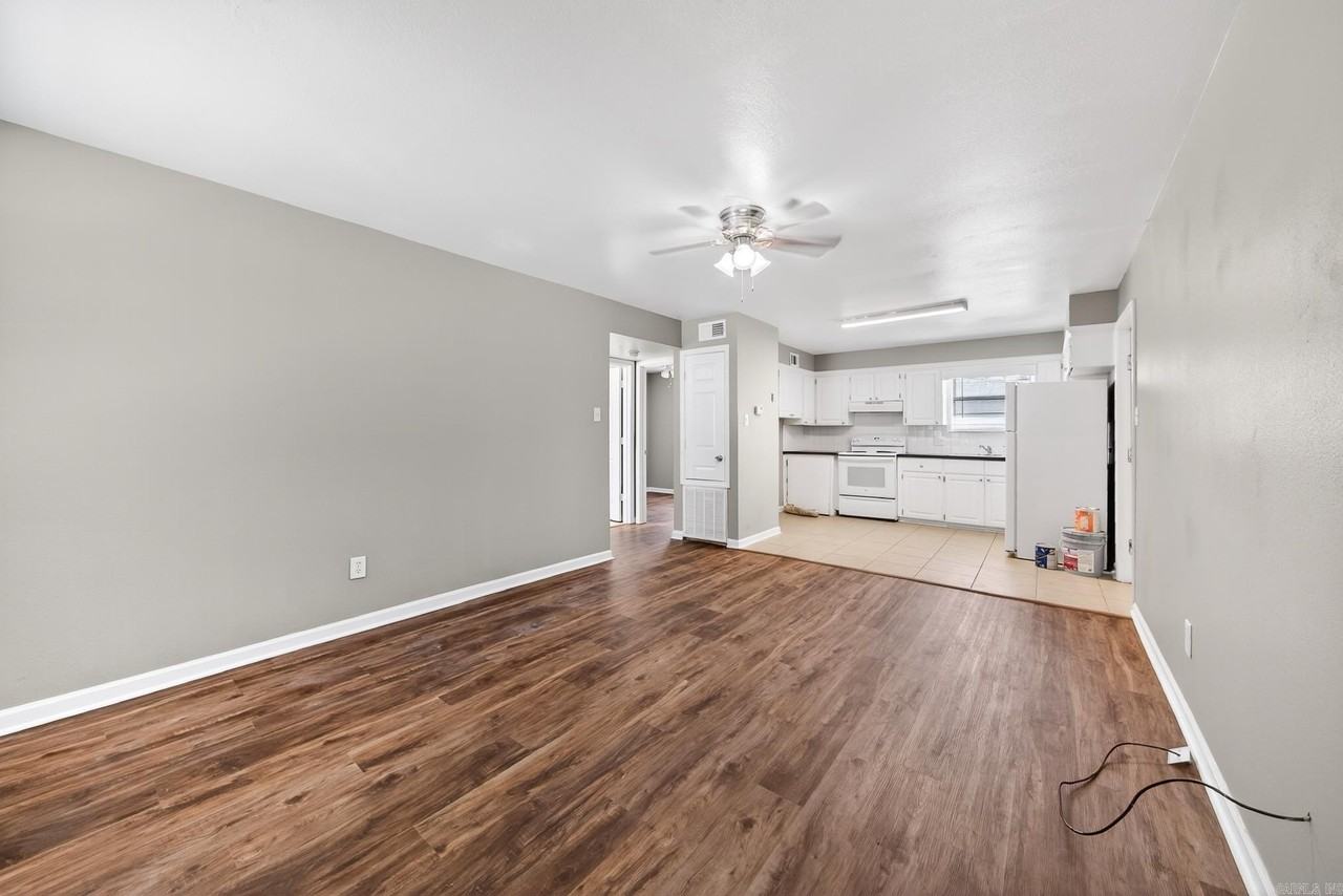 118 N Park St #B - Photo 5 of 25