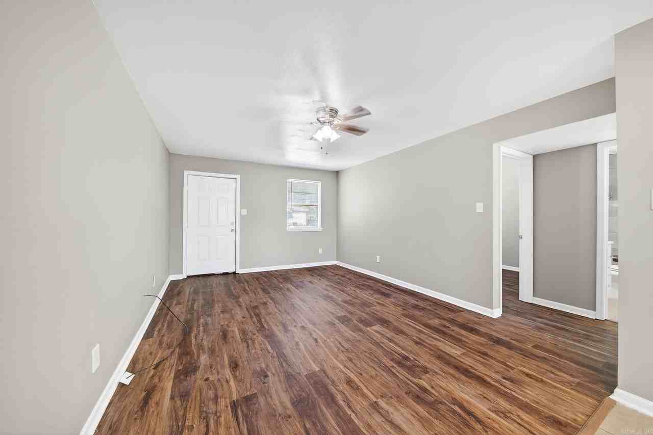 118 N Park St #B - Photo 6 of 25