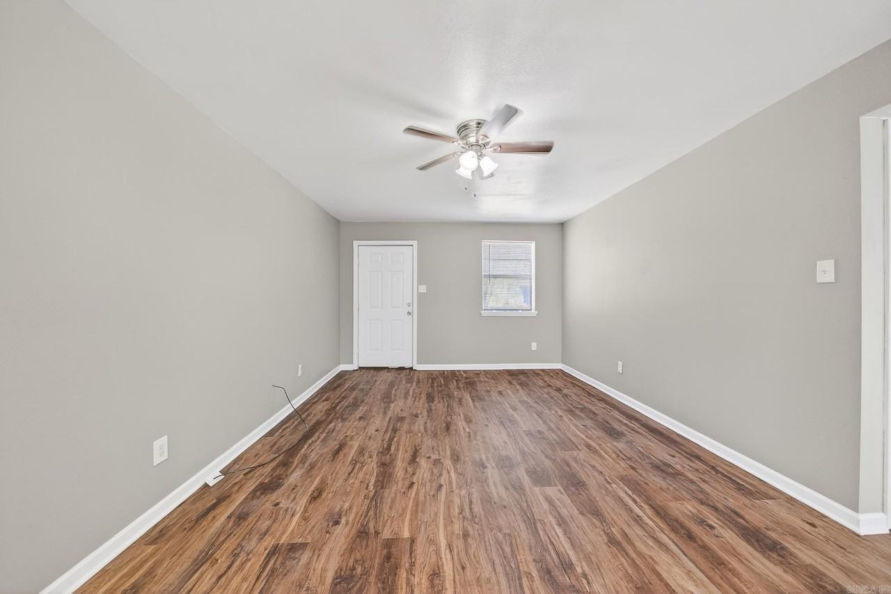 118 N Park St #B - Photo 7 of 25