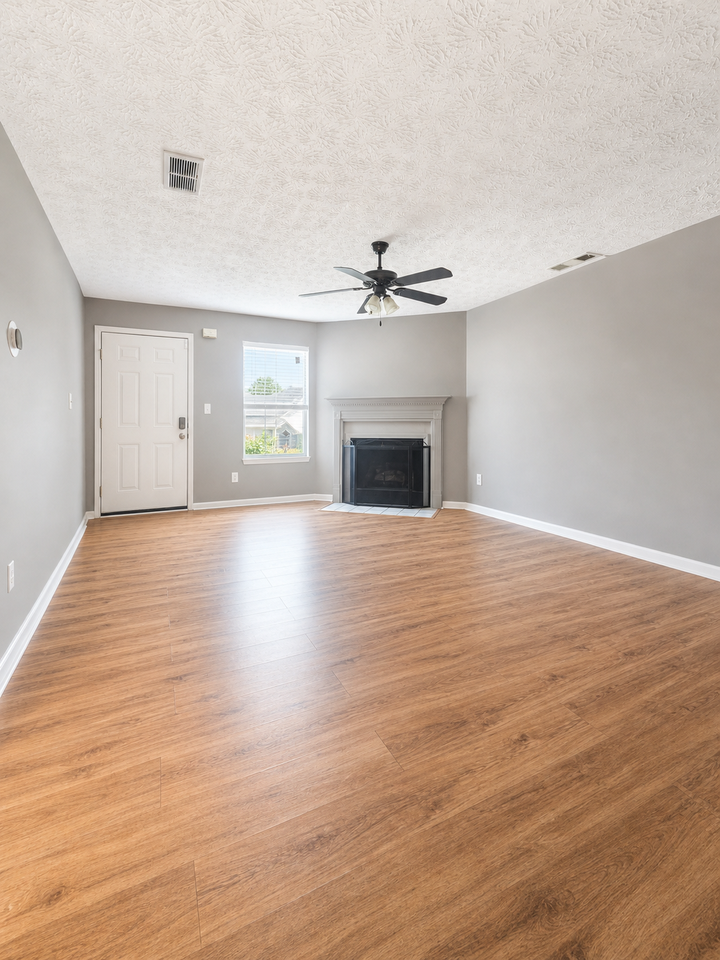 314 Country Club Drive - Photo 2 of 14