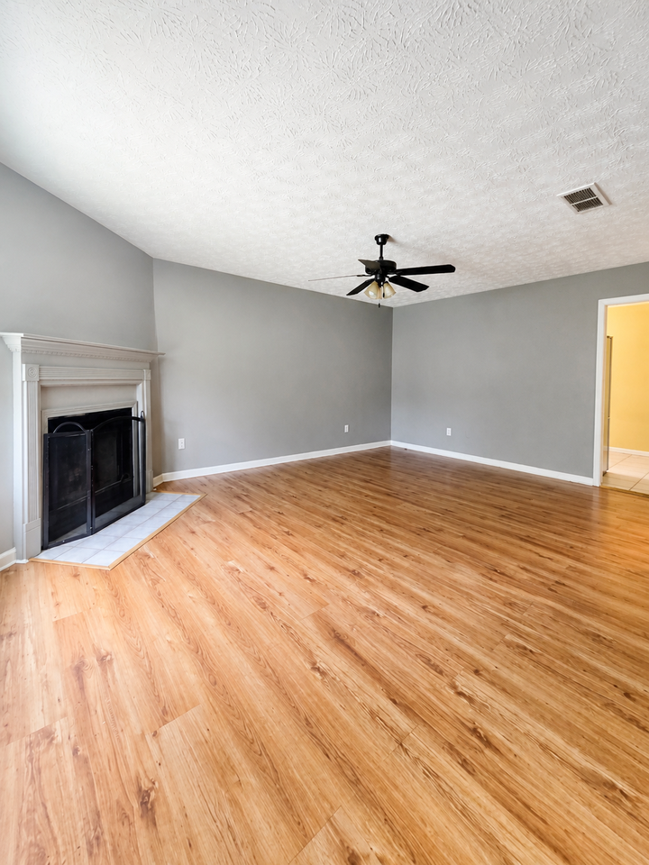 314 Country Club Drive - Photo 3 of 14