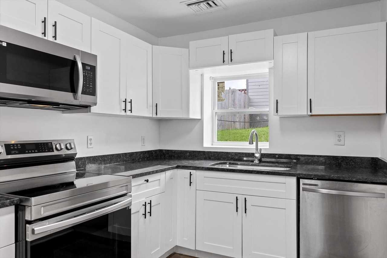 200 S Aster Ave #3 - Photo 7 of 18