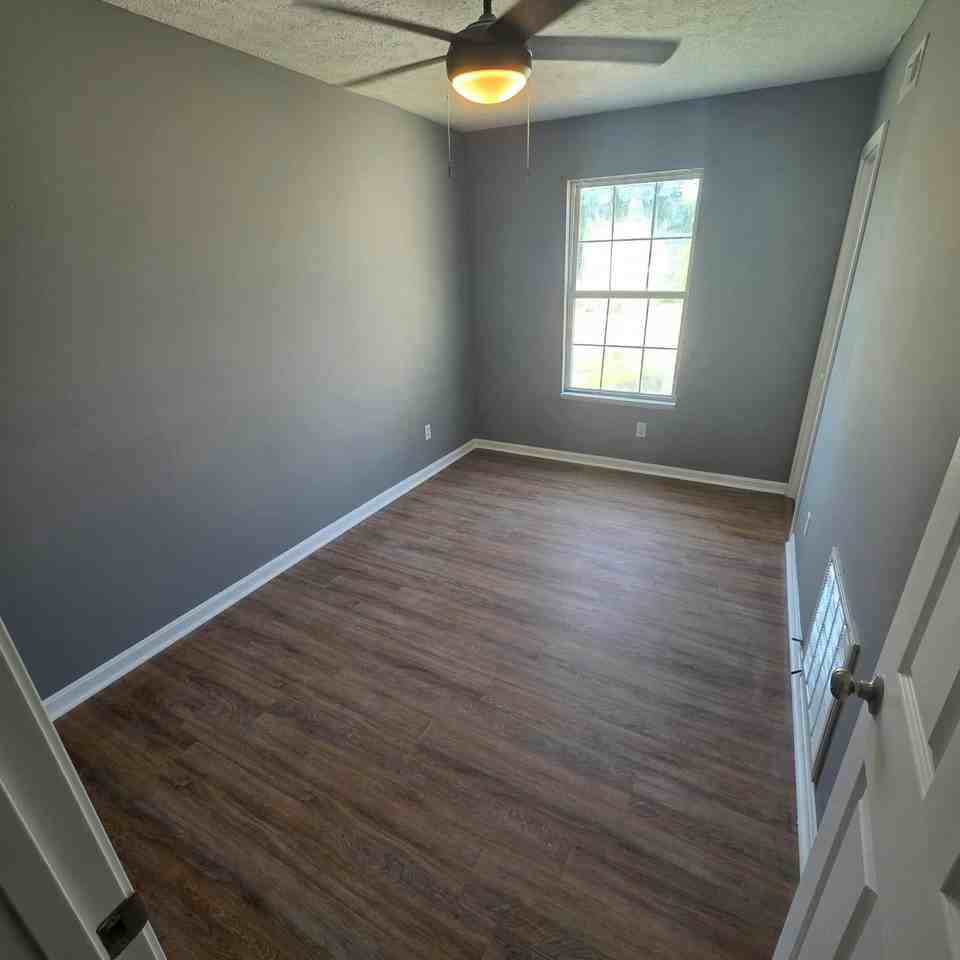 301 Reardon Boulevard - Photo 3 of 24